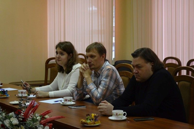 ГЛАВА ЛЕНОБЛИЗБИРКОМА ВСТРЕТИЛСЯ С ОБЩЕСТВЕННЫМИ НАБЛЮДАТЕЛЯМИ