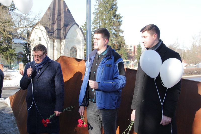 Всеволожский Сад памяти. Возложение венков в память жертв кемеровской трагедии.