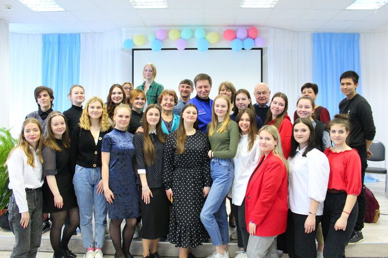 В Общественной палате Ленобласти организовали встречу студентов с космонавтом-испытателем А. Бабкиным