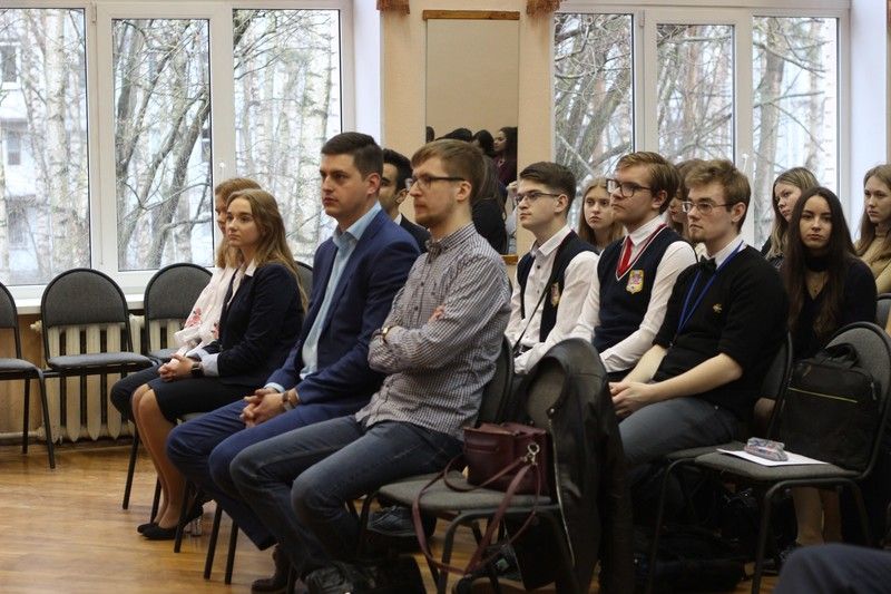 Члены Общественной палаты и Всеволожский Парламент старшеклассников обсудили роль МСУ в развитии демократии