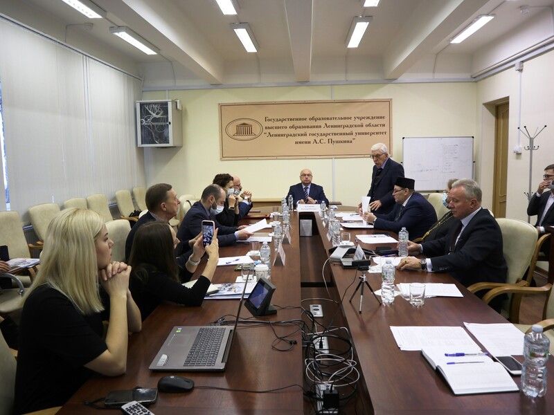 Ленинградские общественники назвали продвижение русского языка за рубежом важнейшим механизмом нашей народной дипломатии