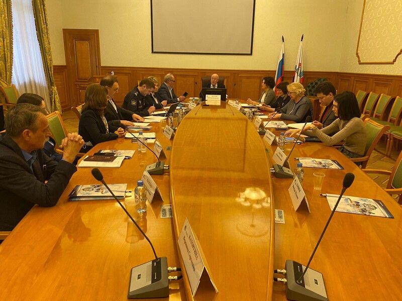 Особенности, проблемы и перспективы исполнительного производства в Ленобласти обсудили на круглом столе общественники и профессионалы