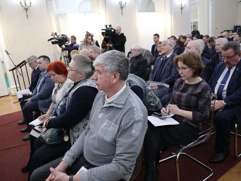 В Общественной палате Ленинградской области обсудили поправки к Конституции России и послание Президента РФ к Федеральному Собранию