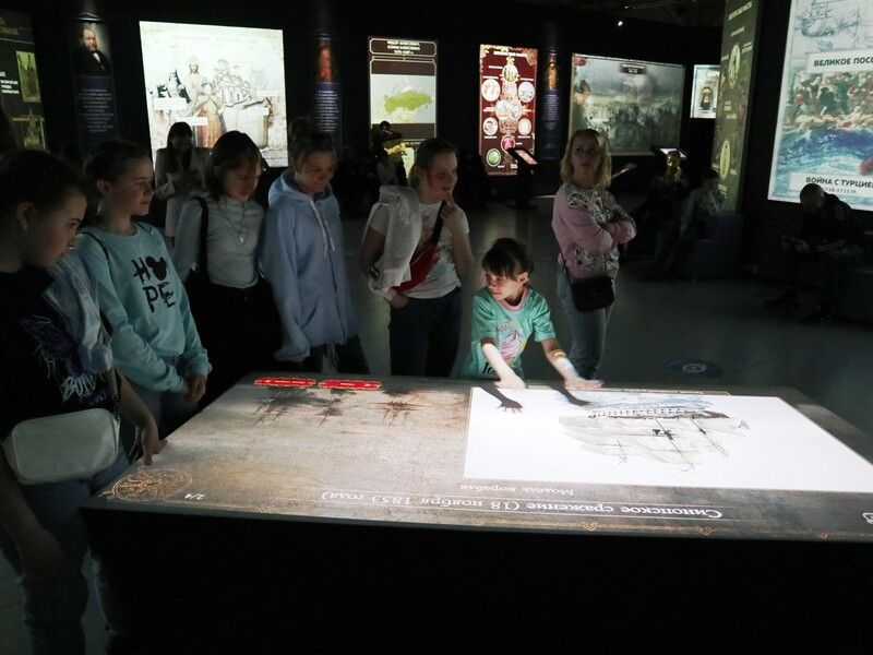 Общественная палата Ленобласти организовала поездку в исторический парк для лодейнопольских ребят