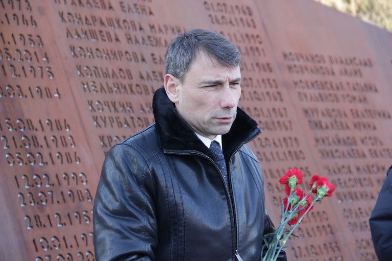 Всеволожский Сад памяти. Возложение венков в память жертв кемеровской трагедии.