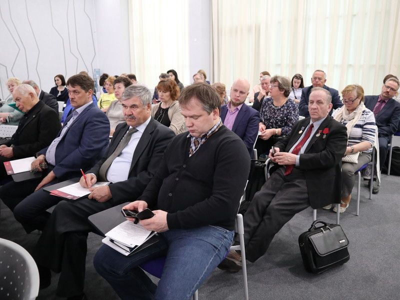 Первый день Форума муниципальных палат: поддержка НКО и мусорная реформа