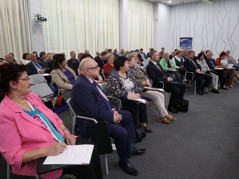 Первый день Форума муниципальных палат: поддержка НКО и мусорная реформа