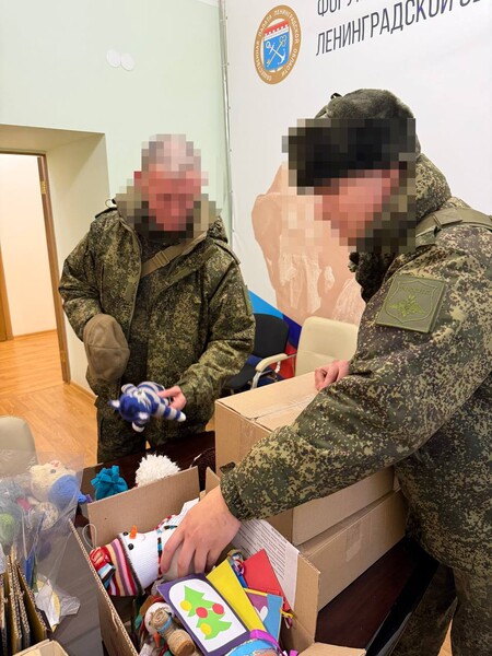 Новогодние открытки и подарки от школьников Ленинградской области дошли до наших защитников