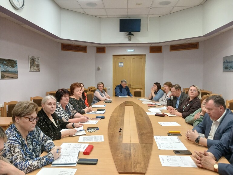 В Сосновоборском городском округе прошёл круглый стол по вопросам образования
