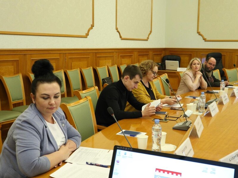 Внимание каждому ребенку, неблагополучным - в особенности: в Ленобласти прошло обсуждение методик работы с «дворовой» молодежью