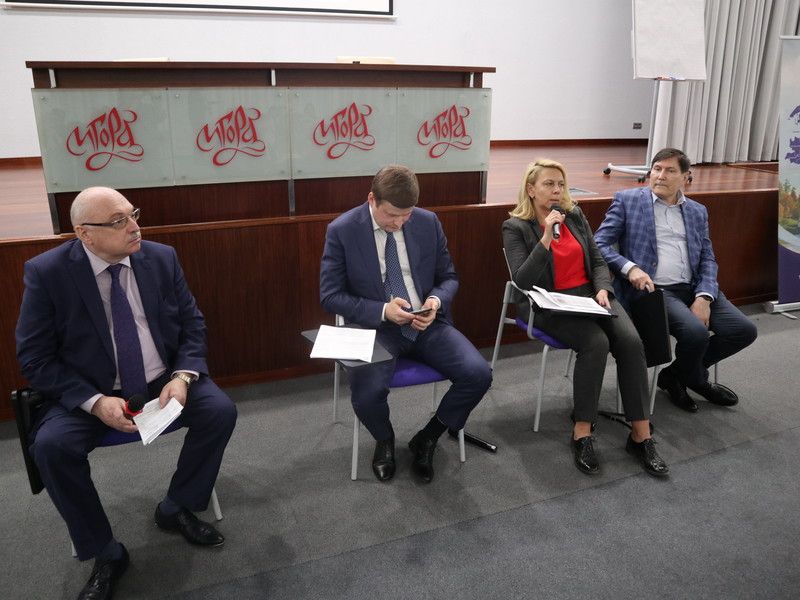 Первый день Форума муниципальных палат: поддержка НКО и мусорная реформа