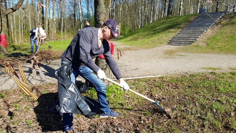 Общественная палата Ленобласти вышла на субботник